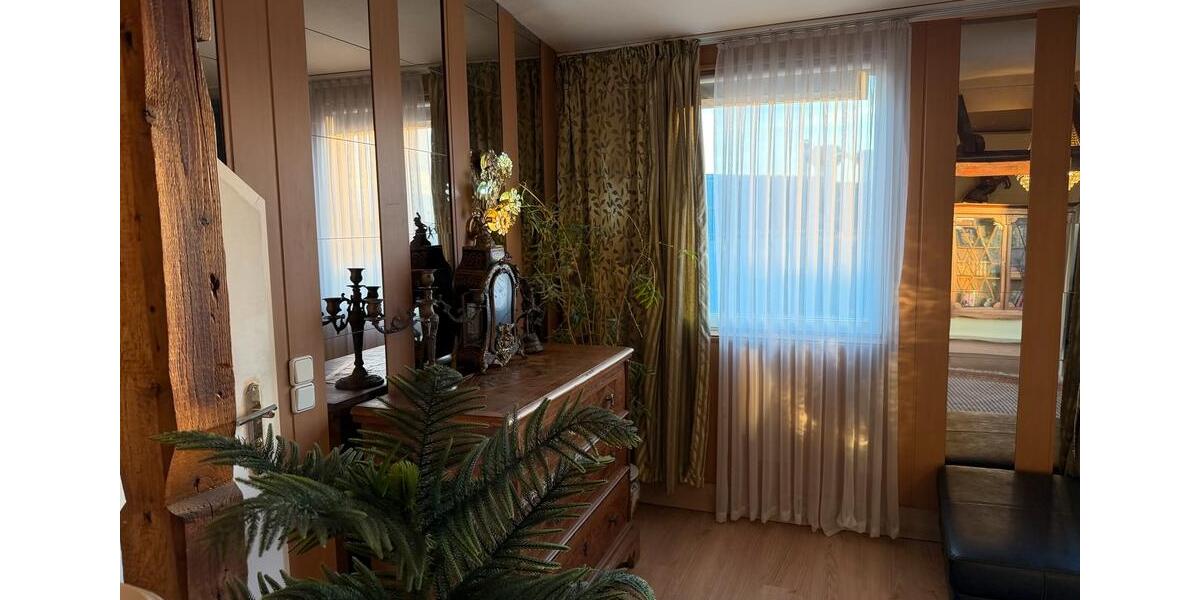 Dachgeschoßwohnung Düsseldorf Pempelfort - 3 Zimmer, 80 m&sup2;, 2.200&euro; | Angebot:26701749