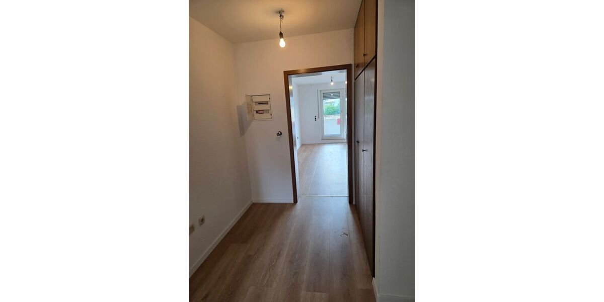 Renovierte 2,5 Zimer-Wohnung mit Aufzug, Balkonkraftwerk, Video-Sprechanlage, Garage (Warmmiete: 1.040 + 100 Garage) - Etagenwohnung Duisburg Meiderich | Angebot:27261102
