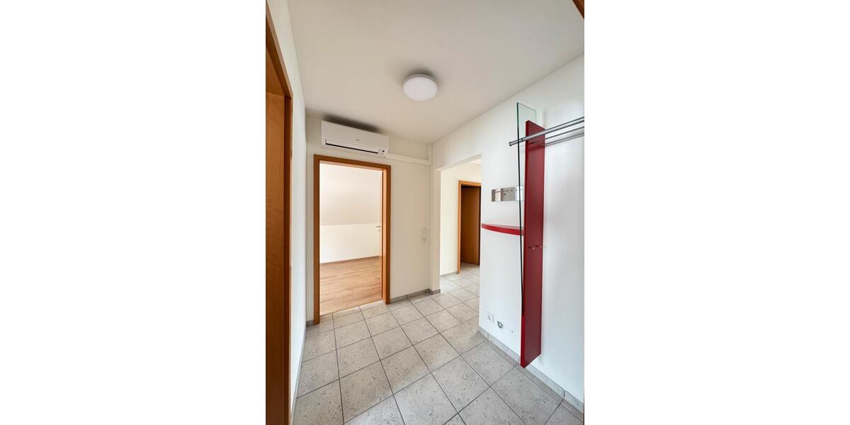 Dachgeschoßwohnung Östringen - 3 Zimmer, 76 m&sup2;, 850&euro; | Angebot:25942952