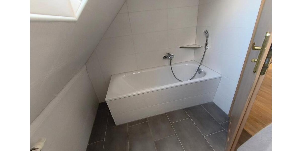 Dachgeschoßwohnung Lauta - 2 Zimmer, 57 m&sup2;, 419&euro; | Angebot:25868354