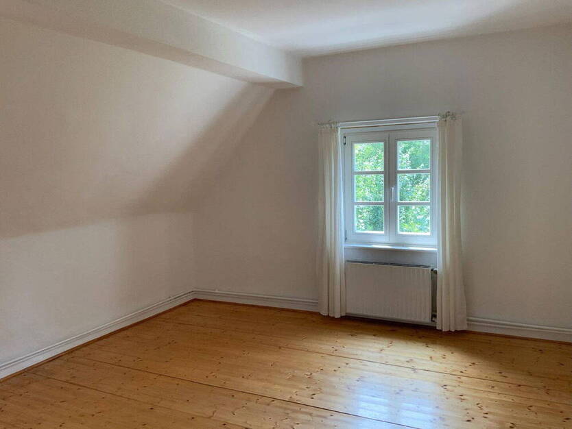 Lichtdurchflutete Wohnung im Grünen