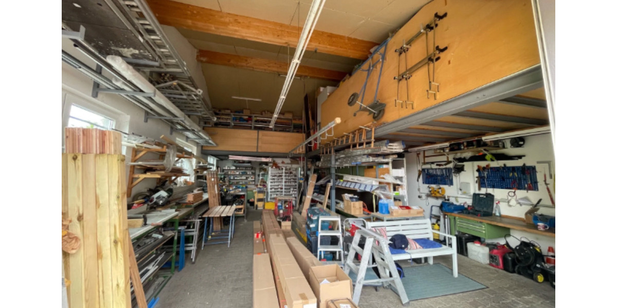 Provisionsfrei! Lagerhalle mit neuwertigen Ausstellungs- und Büro zimmer