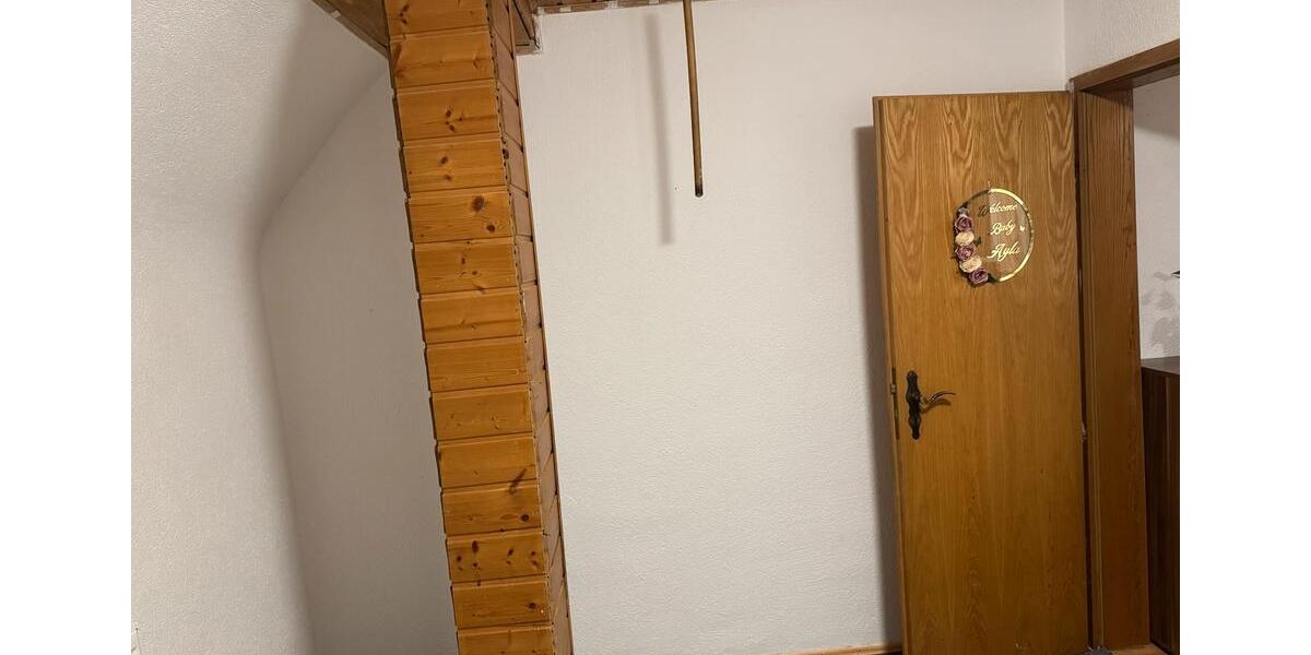 Dachgeschoßwohnung Aalen Attenhofen - 3 Zimmer, 85 m&sup2;, 800&euro; | Angebot:26231213