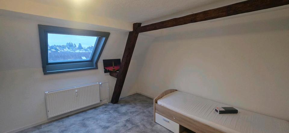 Dachgeschoßwohnung Höhr-Grenzhausen Grenzhausen - 3 Zimmer, 63 m&sup2;, 710&euro; | Angebot:26038600