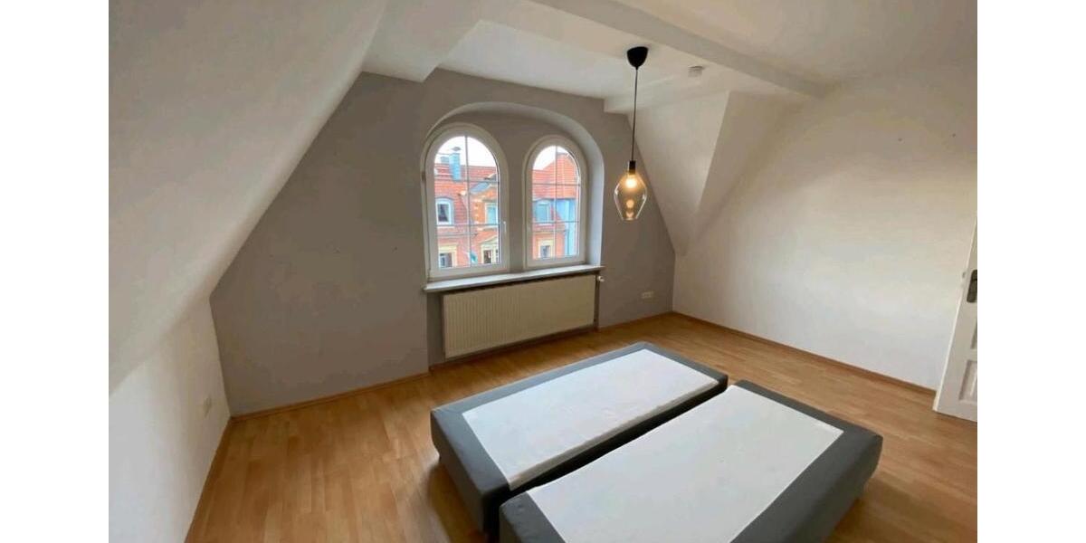 Dachgeschoßwohnung Bayreuth City - 2 Zimmer, 65 m&sup2;, 680&euro; | Angebot:26694040