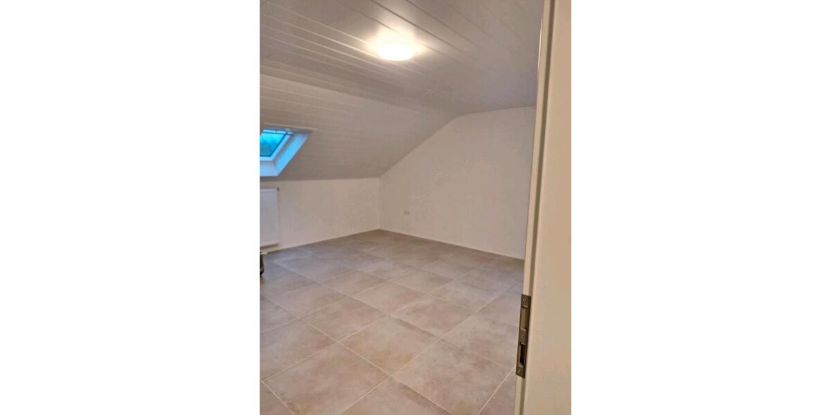 Dachgeschoßwohnung Berg (Pfalz) - 3 Zimmer, 75 m&sup2;, 850&euro; | Angebot:25085631