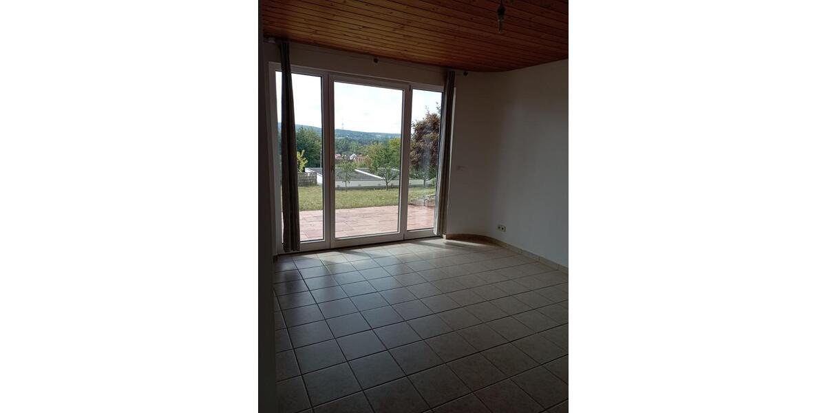 Erdgeschoßwohnung Hallstadt - 3 Zimmer, 83 m&sup2;, 880&euro; | Angebot:26491300