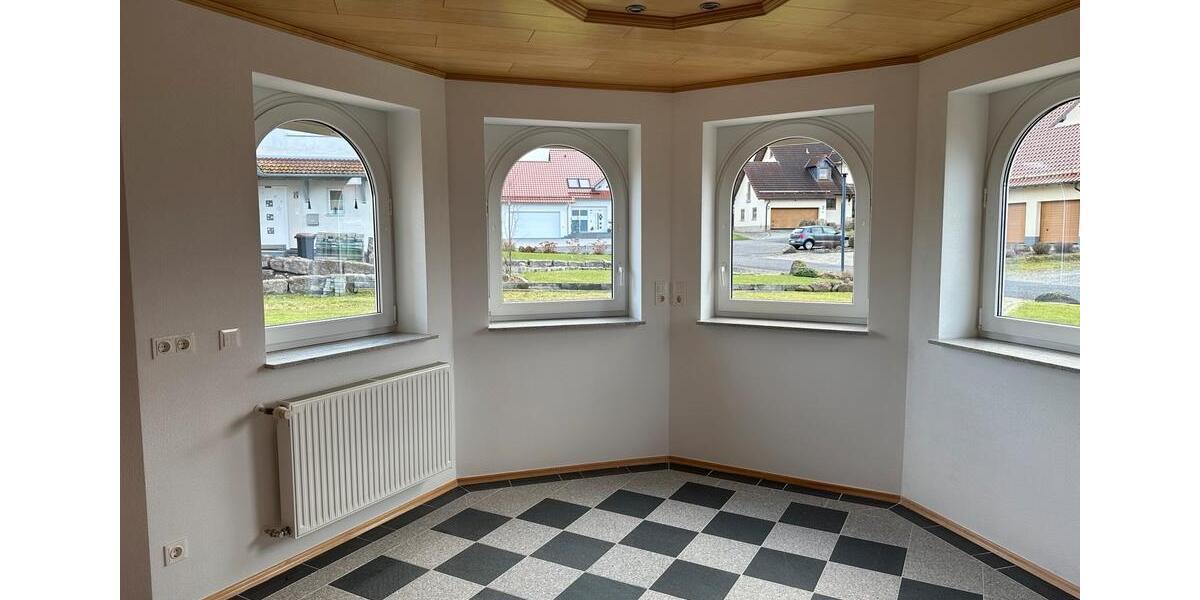 Erdgeschoßwohnung Hilders - 3 Zimmer, 121 m&sup2;, 900&euro; | Angebot:26522697