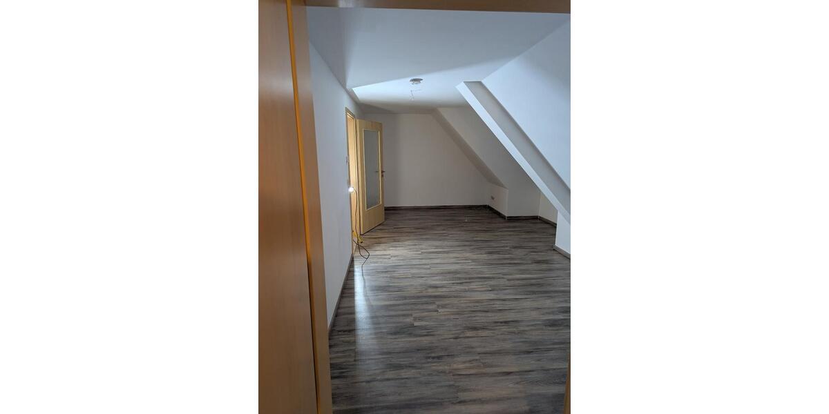 Dachgeschoßwohnung Ballenstedt - 3 Zimmer, 67 m&sup2;, 402&euro; | Angebot:23818827