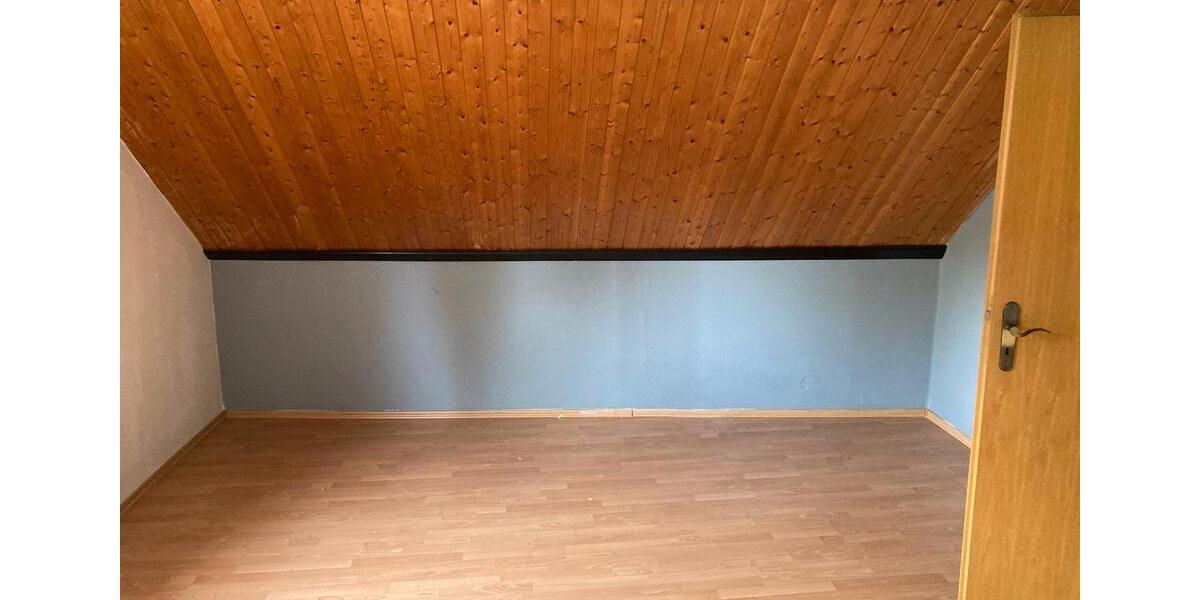Dachgeschoßwohnung Tettau - 2 Zimmer, 53 m&sup2;, 350&euro; | Angebot:26464302