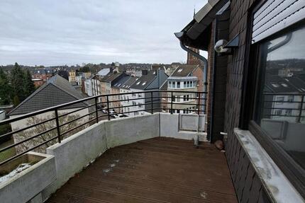 Frisch renovierte 3-Zimmer Dachgeschosswohnung in zentraler Lage 3 zimmer