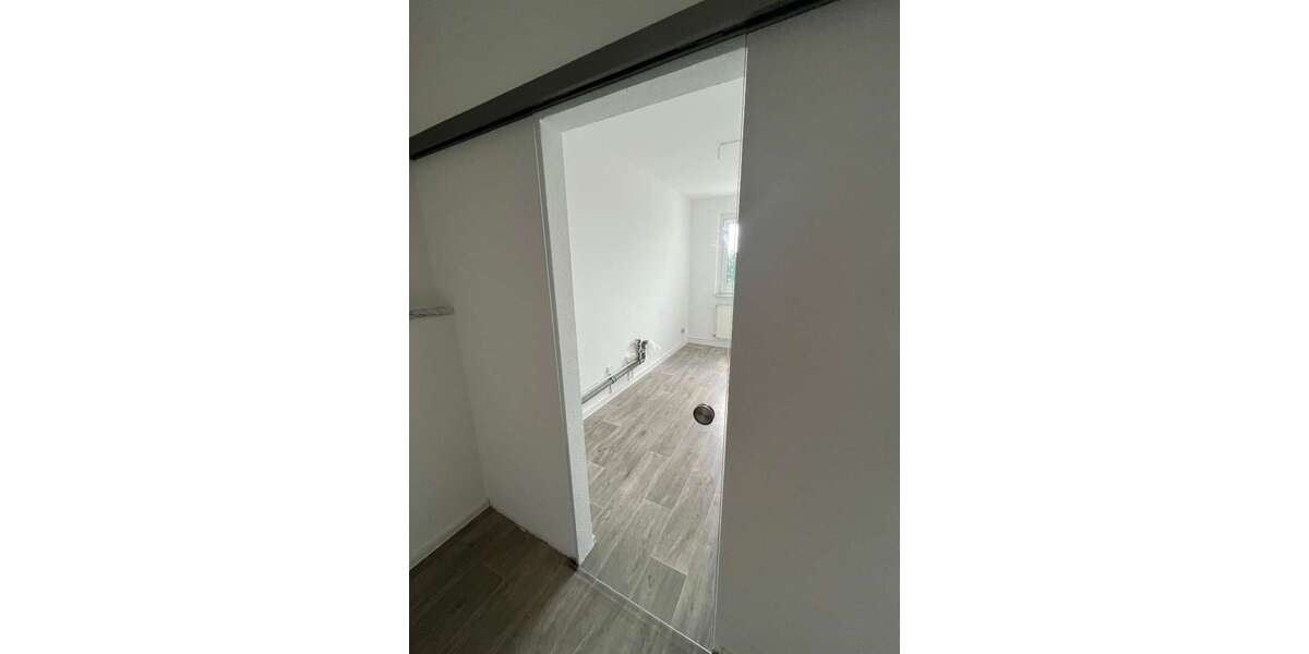 Etagenwohnung Glauchau - 3 Zimmer, 67 m&sup2;, 410&euro; | Angebot:27234793
