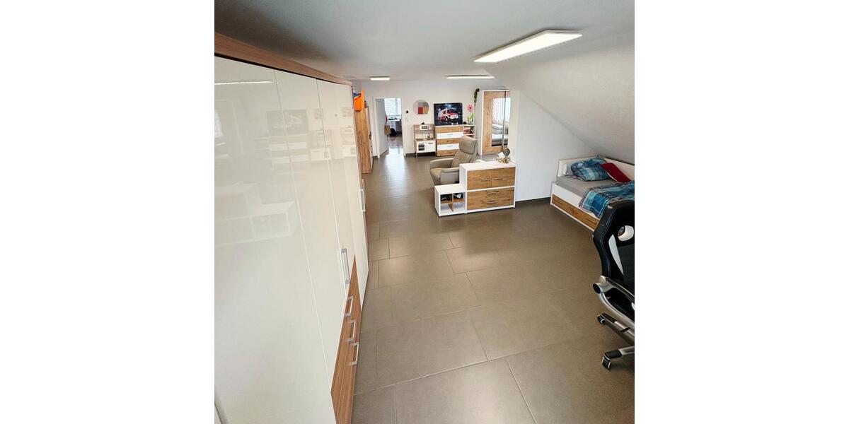 Etagenwohnung Wörth am Rhein - 5 Zimmer, 198 m&sup2;, 1.980&euro; | Angebot:26700500
