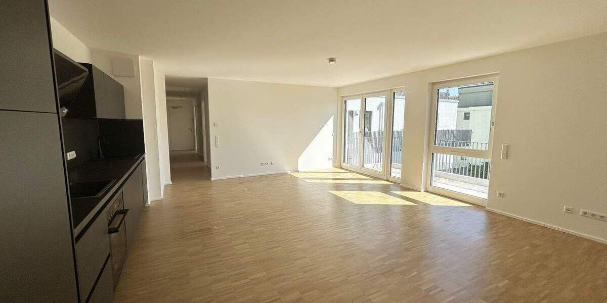 Moderner Wohnkomfort - viel Platz + Freiraum! 5 Zimmer + Süd-Balkon, Einbauküche, 2 Bäder, Aufzug 5 zimmer