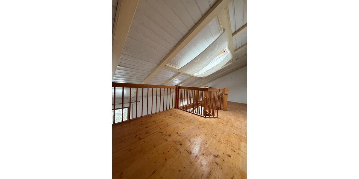 Dachgeschoßwohnung Neustadt bei Coburg - 4 Zimmer, 135 m&sup2;, 950&euro; | Angebot:24745766