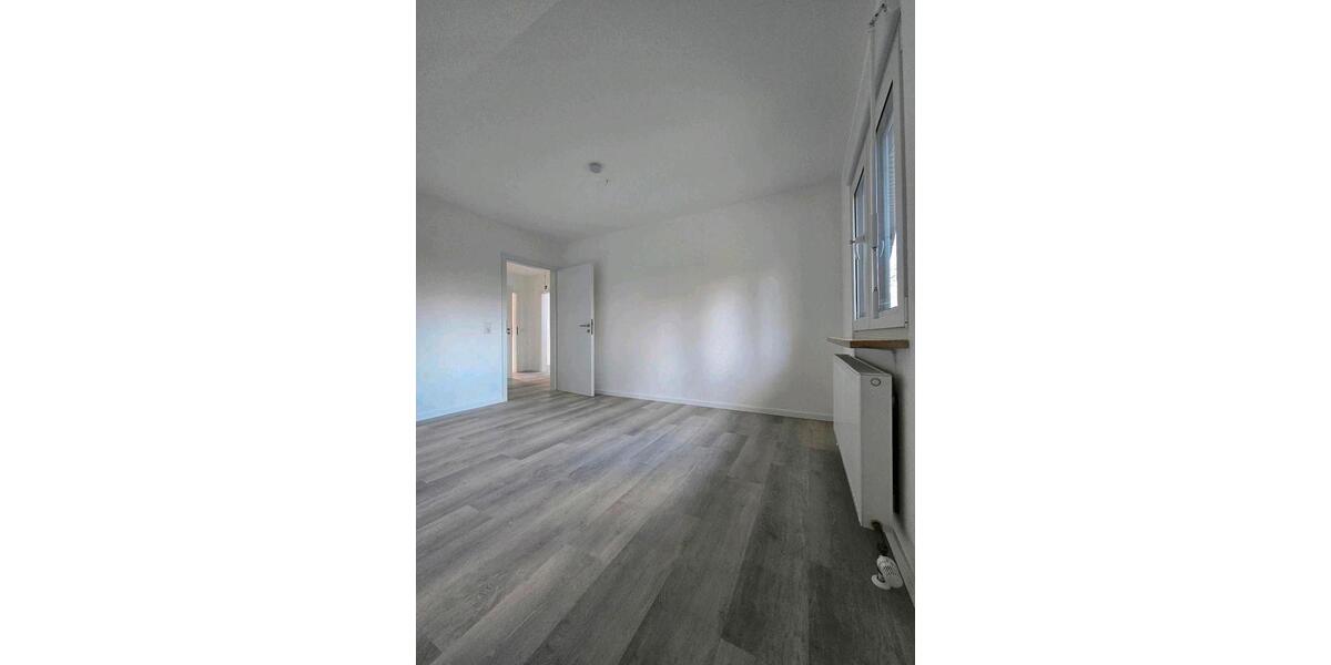 Dachgeschoßwohnung Radevormwald - 3 Zimmer, 76 m&sup2;, 1.100&euro; | Angebot:26506469