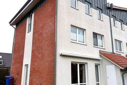 Haus Bad Bramstedt - 4 Zimmer, 153 m&sup2;, 1.600&euro; | Angebot:25153837
