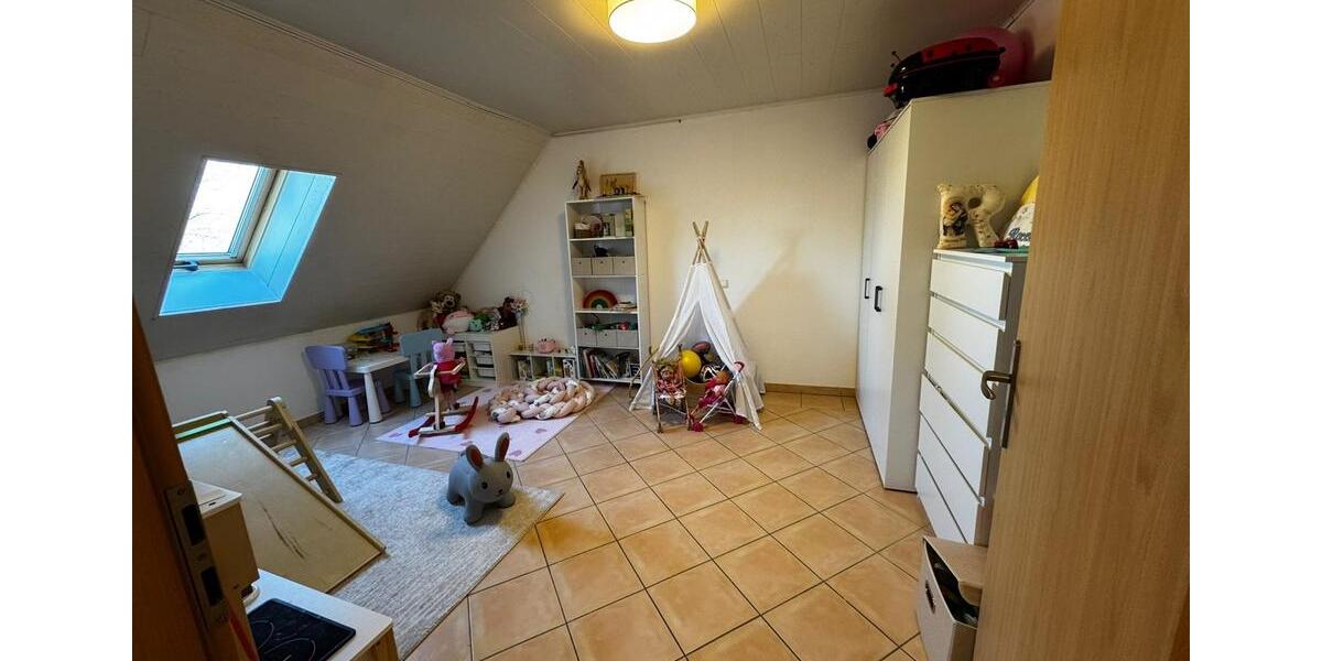 Dachgeschoßwohnung Dingolfing - 4.5 Zimmer, 110 m&sup2;, 1.300&euro; | Angebot:25936868