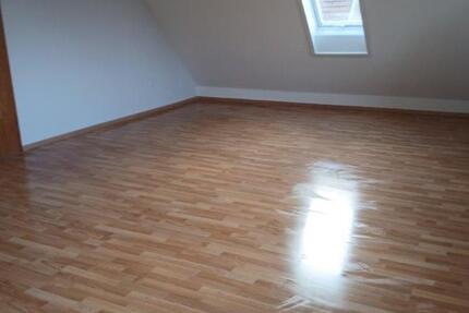 Schöne gemütliche Dachgeschosswohnung 1 zimmer