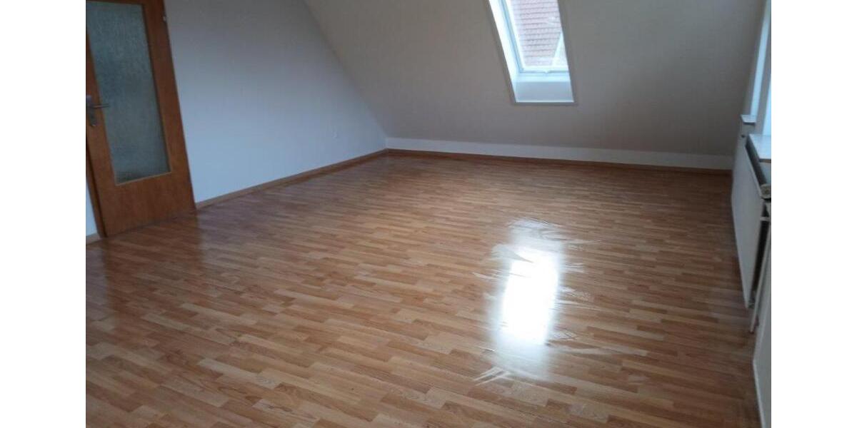 Schöne gemütliche Dachgeschosswohnung 1 zimmer