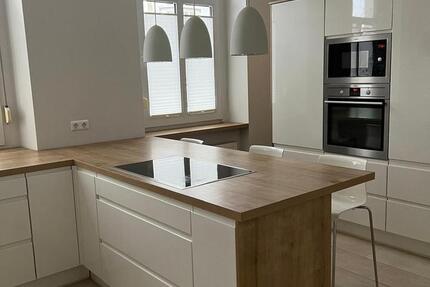 Hauscharakter Charmante 5,5-Zimmer-Altbauwohnung mit Einbauküche und großem Garten 5.5 zimmer