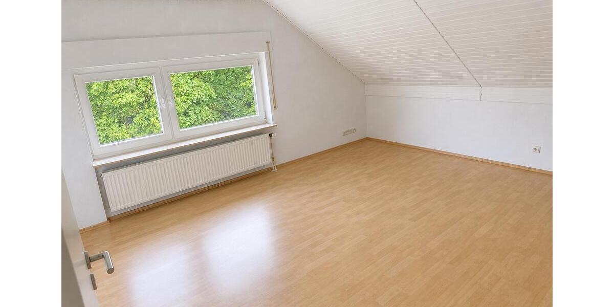 Dachgeschoßwohnung Bischofsheim - 4 Zimmer, 78 m&sup2;, 1.150&euro; | Angebot:26612997