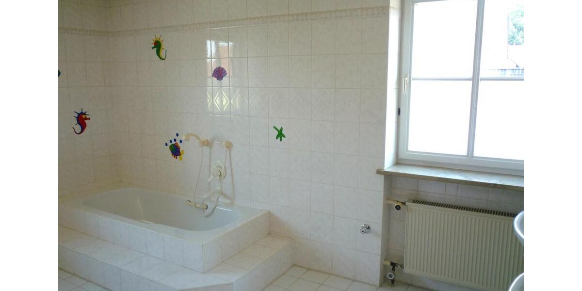 Etagenwohnung Aichen - 6 Zimmer, 202 m&sup2;, 990&euro; | Angebot:26261881