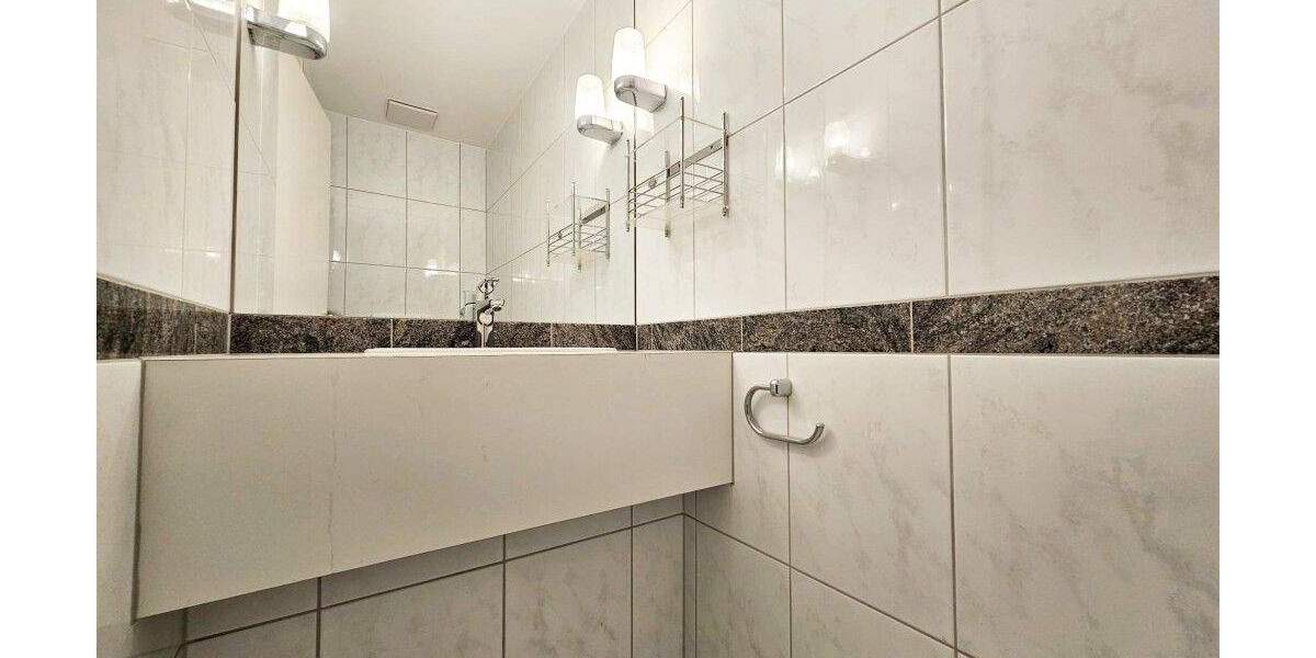 Hochwertige Komfortzone im Herzen von Ohligs mit Aufzug, Einbauküche, Garage 3 zimmer