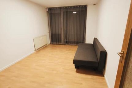 Hof 2 Zimmer Wohnung mit Balkon zu vermieten zimmer