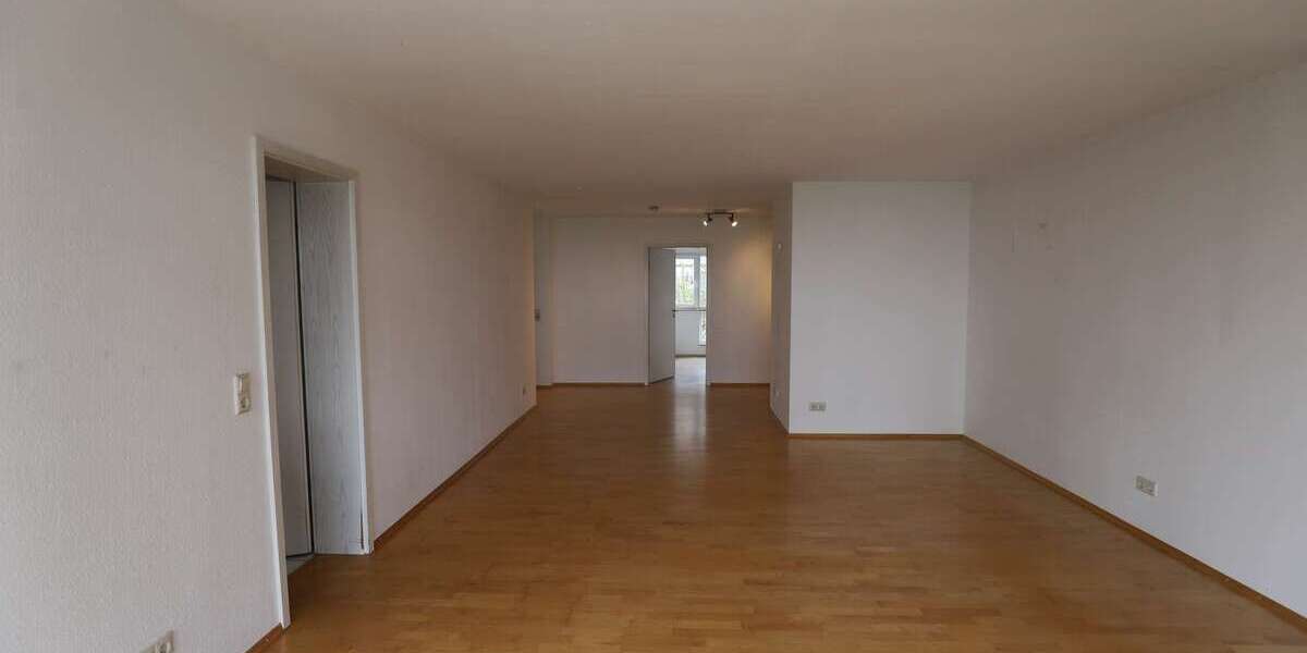 Etagenwohnung Staufen im Breisgau - 3 Zimmer, 93 m&sup2;, 1.245&euro; | Angebot:25272687