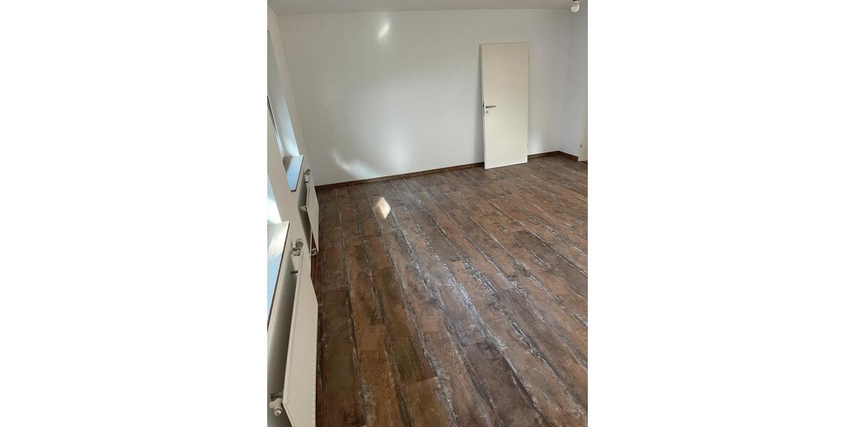 Erdgeschoßwohnung Brackenheim - 3 Zimmer, 110 m&sup2;, 1.300&euro; | Angebot:24638374