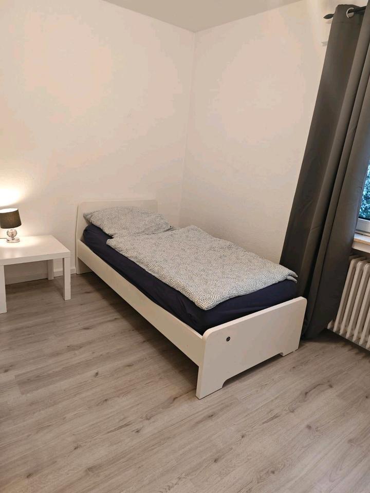 MonteurWohnungen 3 SchlafZimmer Bad Küche WohnZimmer balkon