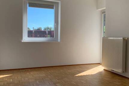 KNIPFER`S ImmobilieNSCHÄTZE - Studentenapartment mit Balkon und Blick auf die Fuggerei zur Miete