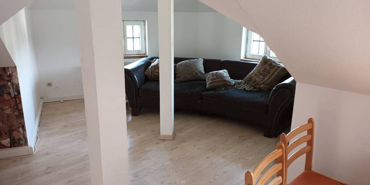 Charmante Dachgeschosswohnung - teils möbliert mit EBK 2 zimmer