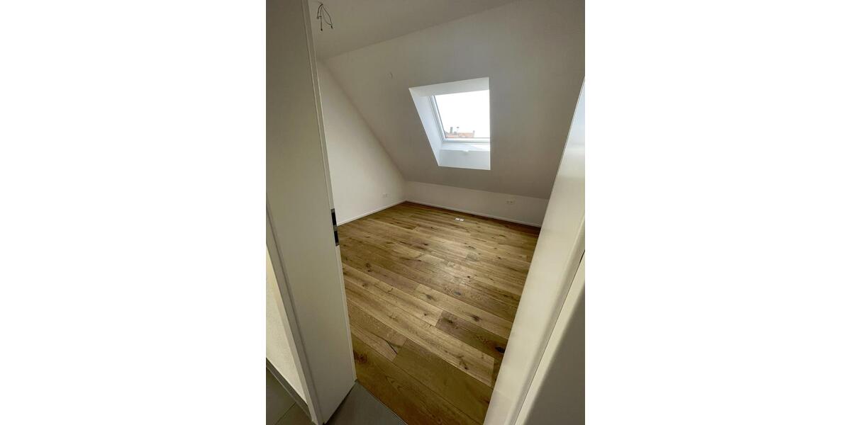 Dachgeschoßwohnung Essenbach - 4 Zimmer, 92 m&sup2;, 1.150&euro; | Angebot:26252392