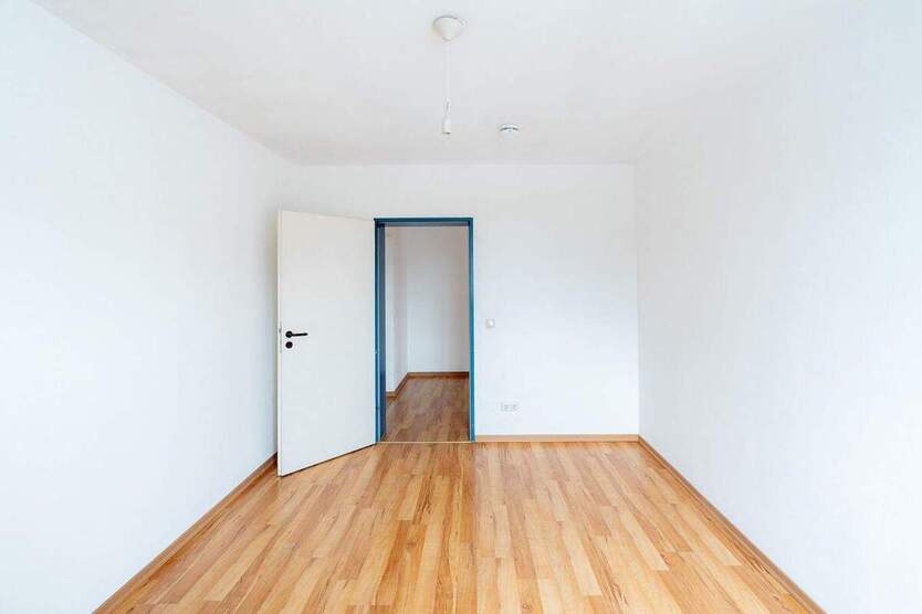 Geräumige 3-Zimmer-Whg. unweit des WorldTradeCenters. Neubau mit Aufzug an der Freiberger Straße. 3 zimmer
