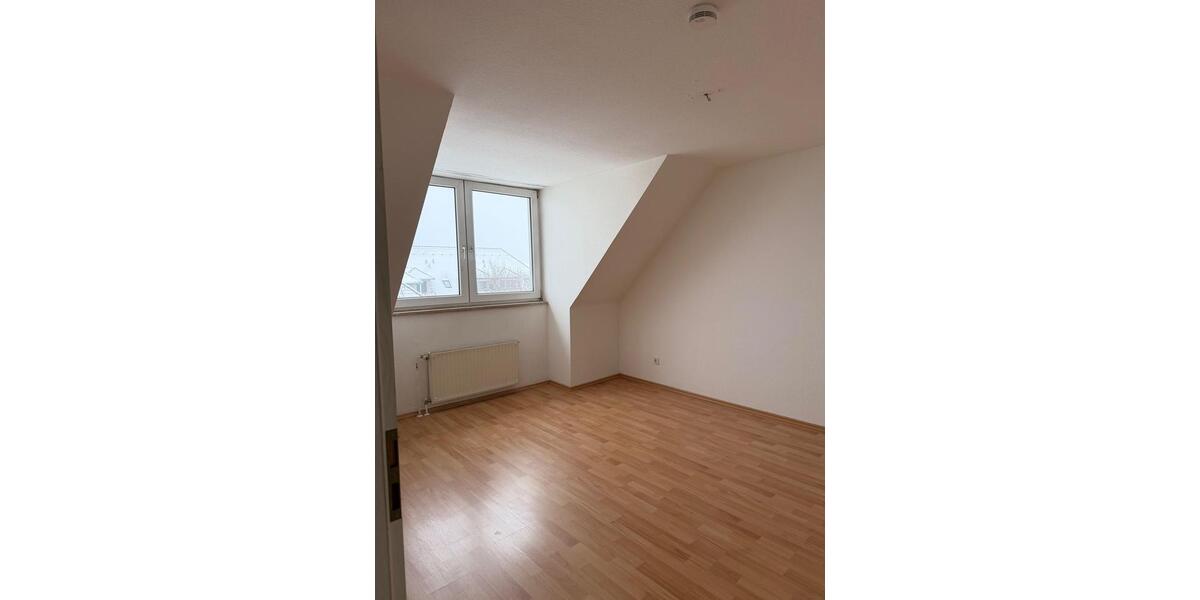 Dachgeschoßwohnung Aschersleben - 3 Zimmer, 66 m&sup2;, 430&euro; | Angebot:24862412