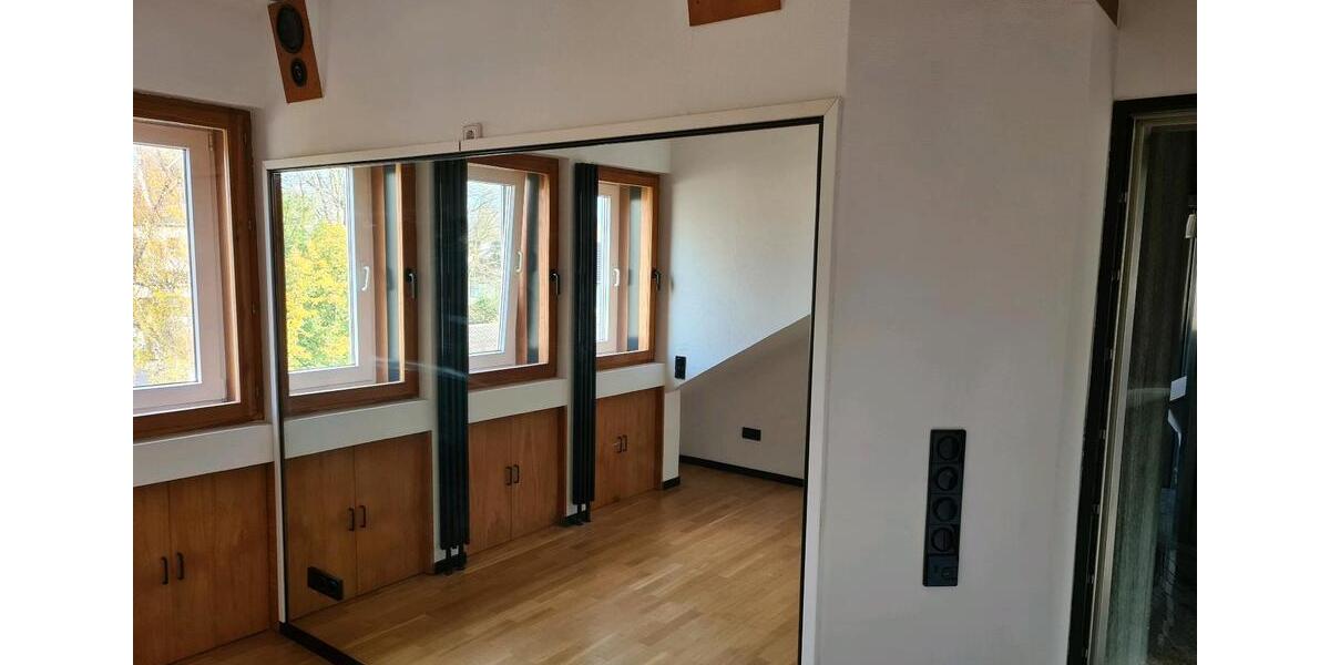 Dachgeschoßwohnung Krefeld Benrad - 3 Zimmer, 94 m&sup2;, 1.420&euro; | Angebot:26536648