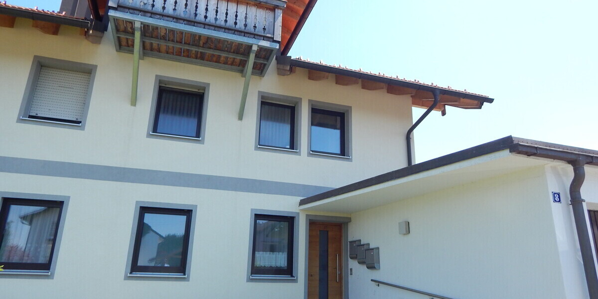 Frei ab sofort - Freilassing - 2,5 Zimmer Mietwohnung, 2. OG - günstig heizen mit Wärmepumpe! - Etagenwohnung Freilassing Lohen | Angebot:26729276