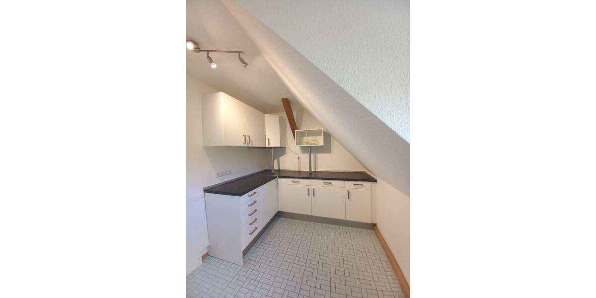Helle Dachgeschosswohnung sucht neuen Mieter 3 zimmer
