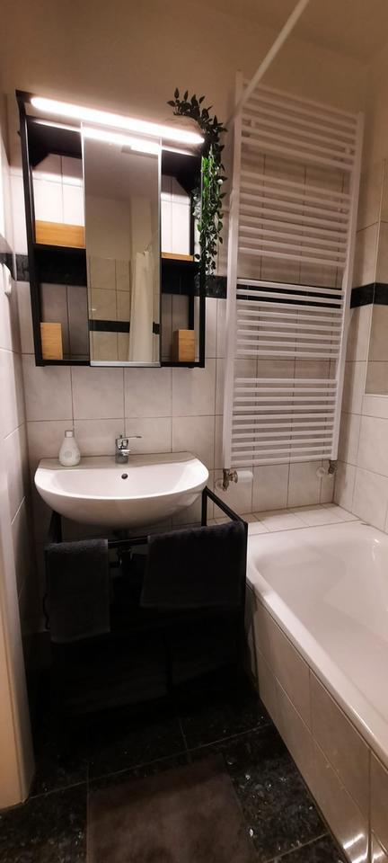 2,5-Zimmer Wohnung m. südwest Balkon, ruhig, hell (möbliert) zimmer