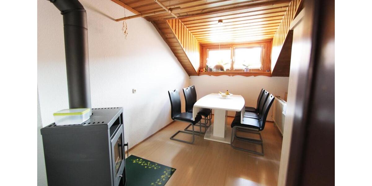 Dachgeschoßwohnung Hohenlinden - 3.5 Zimmer, 90 m&sup2;, 1.000&euro; | Angebot:26546183