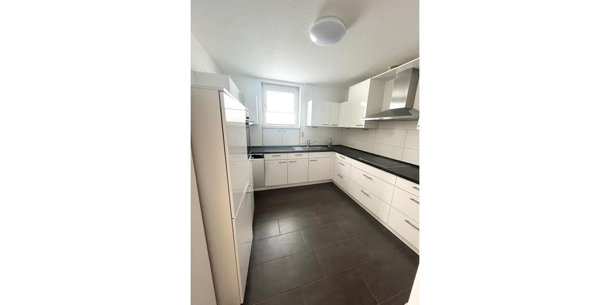 Dachgeschoßwohnung Detmold - 3 Zimmer, 120 m&sup2;, 1.250&euro; | Angebot:25384561