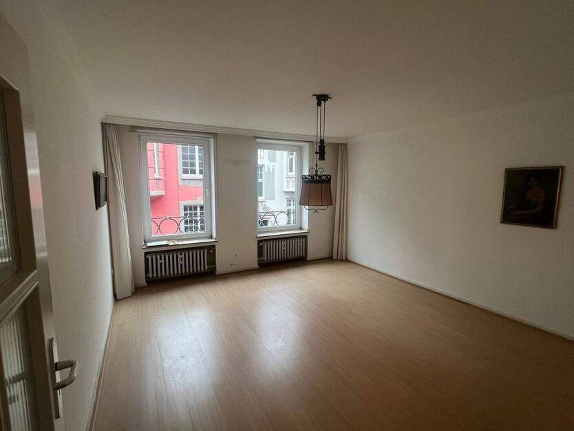 SCHÖN GESCHNITTENE DREIZIMMERWOHNUNG MIT EINBAUKÜCHE IM HERZEN VON NEUSS 3 zimmer