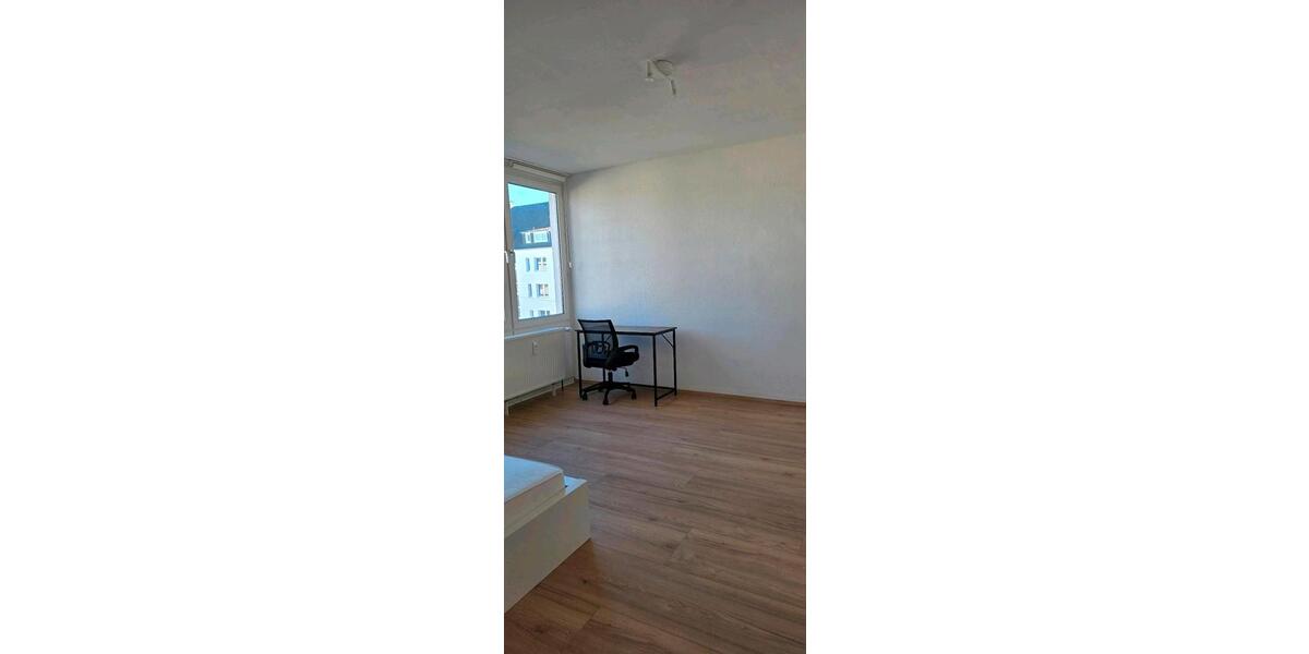 Wohnen auf Zeit Wuppertal Elberfeld - 6 Zimmer, 150 m&sup2;, 400&euro; | Angebot:26154100