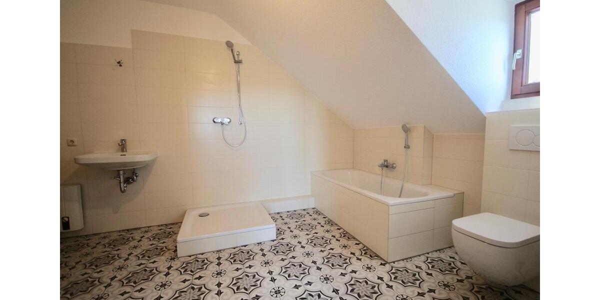 Dachgeschoßwohnung Wiesbaden - 2.5 Zimmer, 72 m&sup2;, 775&euro; | Angebot:26544969