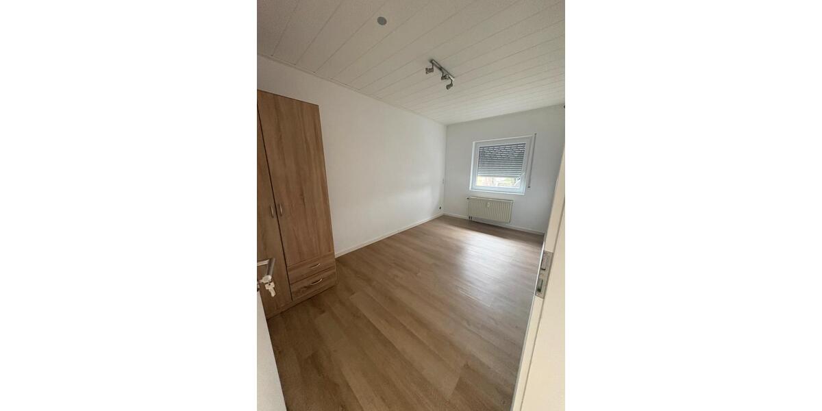 Reihenhaus Ludwigshafen am Rhein Rheingönheim - 11 Zimmer, 245 m&sup2;, 2.900&euro; | Angebot:25980402