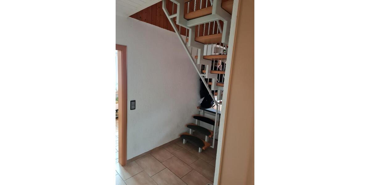 Moderne Wohnung mit überd. Terrasse zum 01.06.26 zu vermieten 4 zimmer