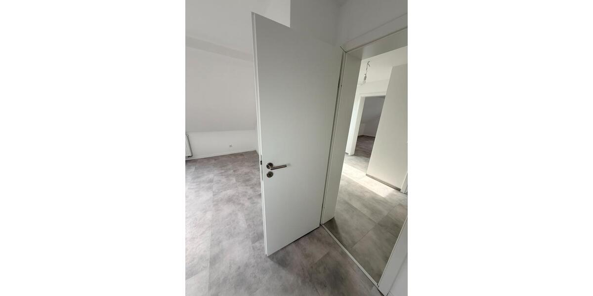 Dachgeschoßwohnung Hockenheim - 2 Zimmer, 85 m&sup2;, 1.250&euro; | Angebot:26625841