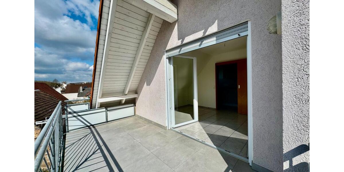 Dachgeschoßwohnung Östringen - 3 Zimmer, 76 m&sup2;, 850&euro; | Angebot:25942952